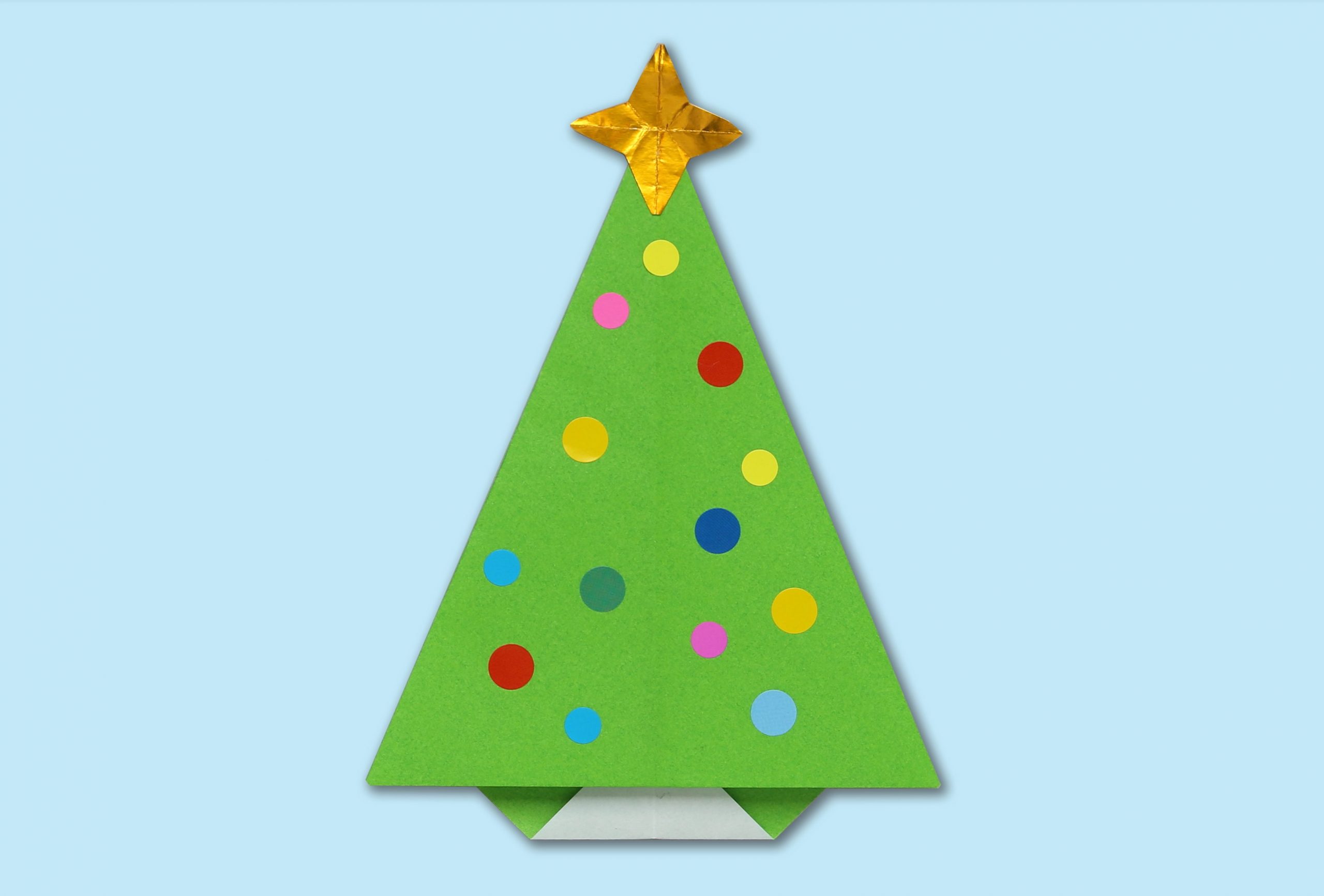 クリスマス工作！ 「折り紙のクリスマスリース」 まだまだ間に合うクリスマス飾り♪ ぜひ！ 作り方はYouTube「ちゃんねるできたくん」見てね！できたくんクリスマス飾り手作りクリスマスリースクリスマスリース折り紙工作大好きクリスマスオーナメント