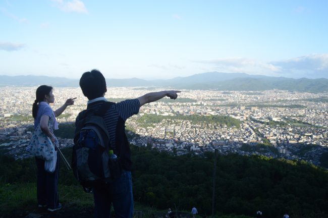 大文字 如意ヶ獄 の消し炭」をエルマー様 ELMAR65mm で撮ってみた 使える機材 Blog