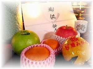 お供え物選びにもマナーがある！用意する方法・ふさわしい品物・渡し方を紹介小さなお葬式