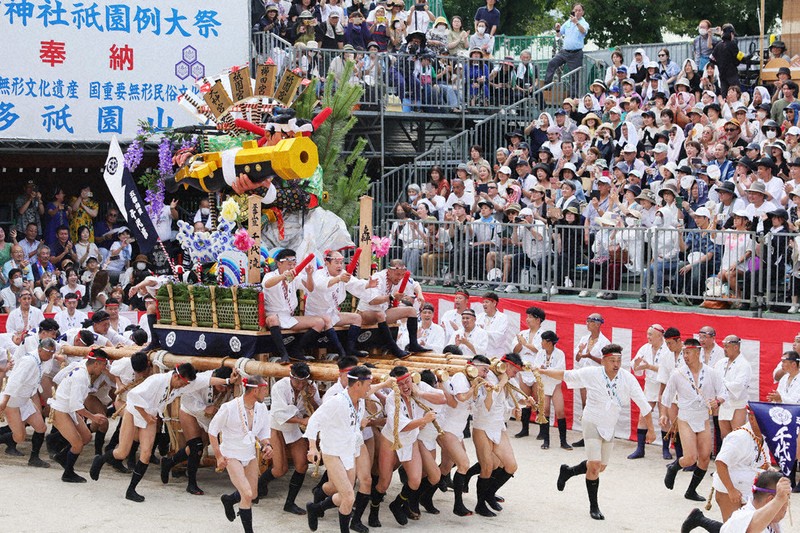 博多によーきんしゃったね！ グローバルでディープな博多の今をリアルにレポート！ 「博多に夏が来る！山笠のあるけん博多たい！」編〜1 2-Webカメラマン