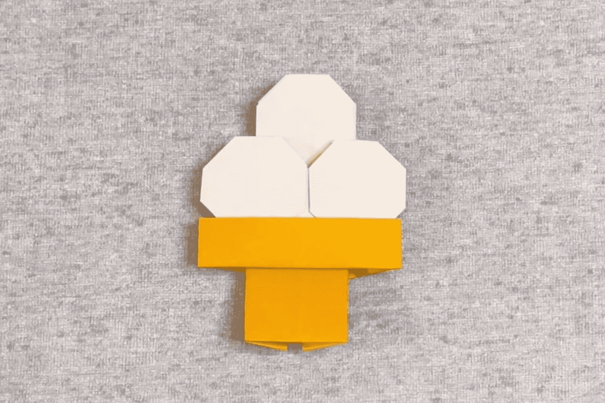 お月見🐇🌕, きれいなお月さま見えるかな👀✨, 🌾準備するもの🌾, 折り紙2枚 15cm×15cm ,折り紙14枚 7.5cm×7.5cm , 竹串,保育士コネクション,保育士,保育園製作,japan,カラフル,知育アイデア,室内遊び, ＃折り紙,知育,お月見