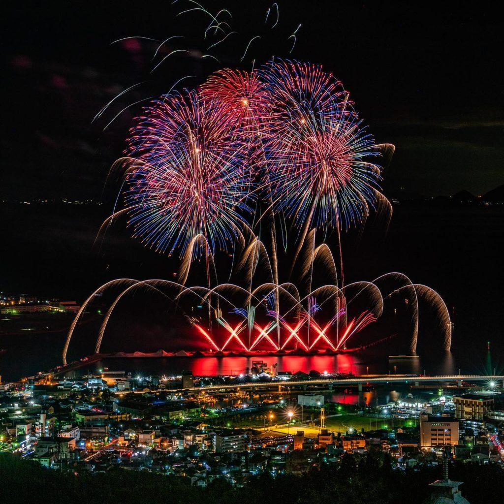 花火の大きさと打ち上がる高さ
