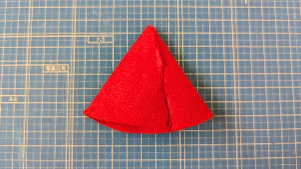 フェルトのころんとマスコット「おちびサンタとクリスマスツリー」作り方ぬくもり