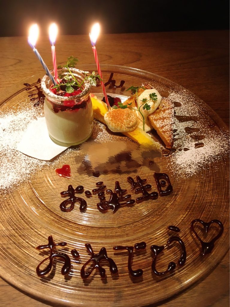 苺屋 誕生日ケーキ 生クリーム いちご 5号 メッセージプレート付き - 送料無料 洋菓子 スイーツ デザート おやつ 苺 ホールケーキ 15cmクッキープレート 誕生日 バースデー クリスマス お祝い ギフト プレゼント 配送時間帯指定可 高知県 香南市 冷凍 it-0062