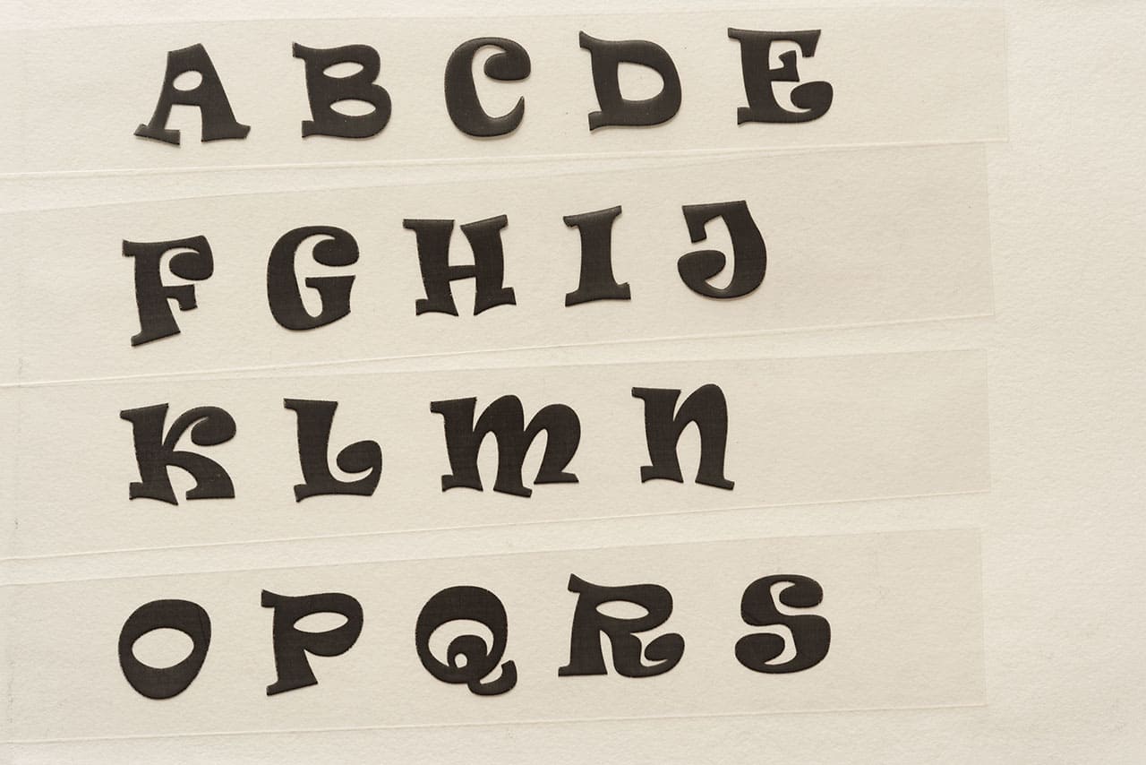 筆記体のメリークリスマスのロゴ＋クリスマスツリーMerry Christmas logoのイラスト素材145584447- イメージマート