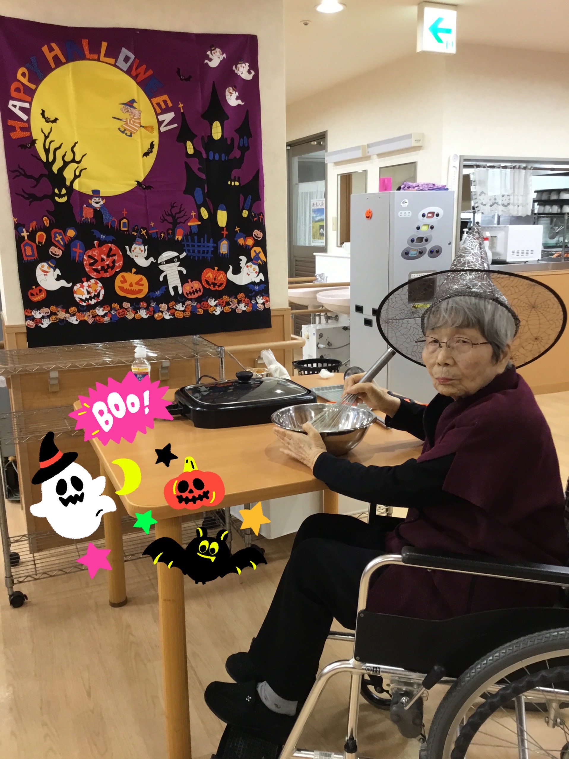 ハロウィンパーティーの装飾を折り紙等で飾り付けレクリエーション♬ ^^♬ 『みんなの家・三橋6丁目』スタッフブログＡＬＳＯＫ介護株式会社