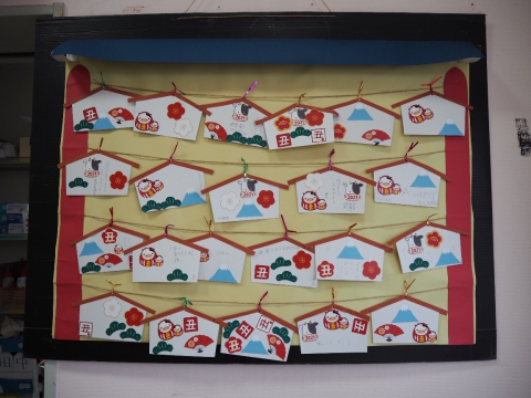 鏡餅と正月飾りと福助絵馬 10424000023 の写真・イラスト素材アマナイメージズ