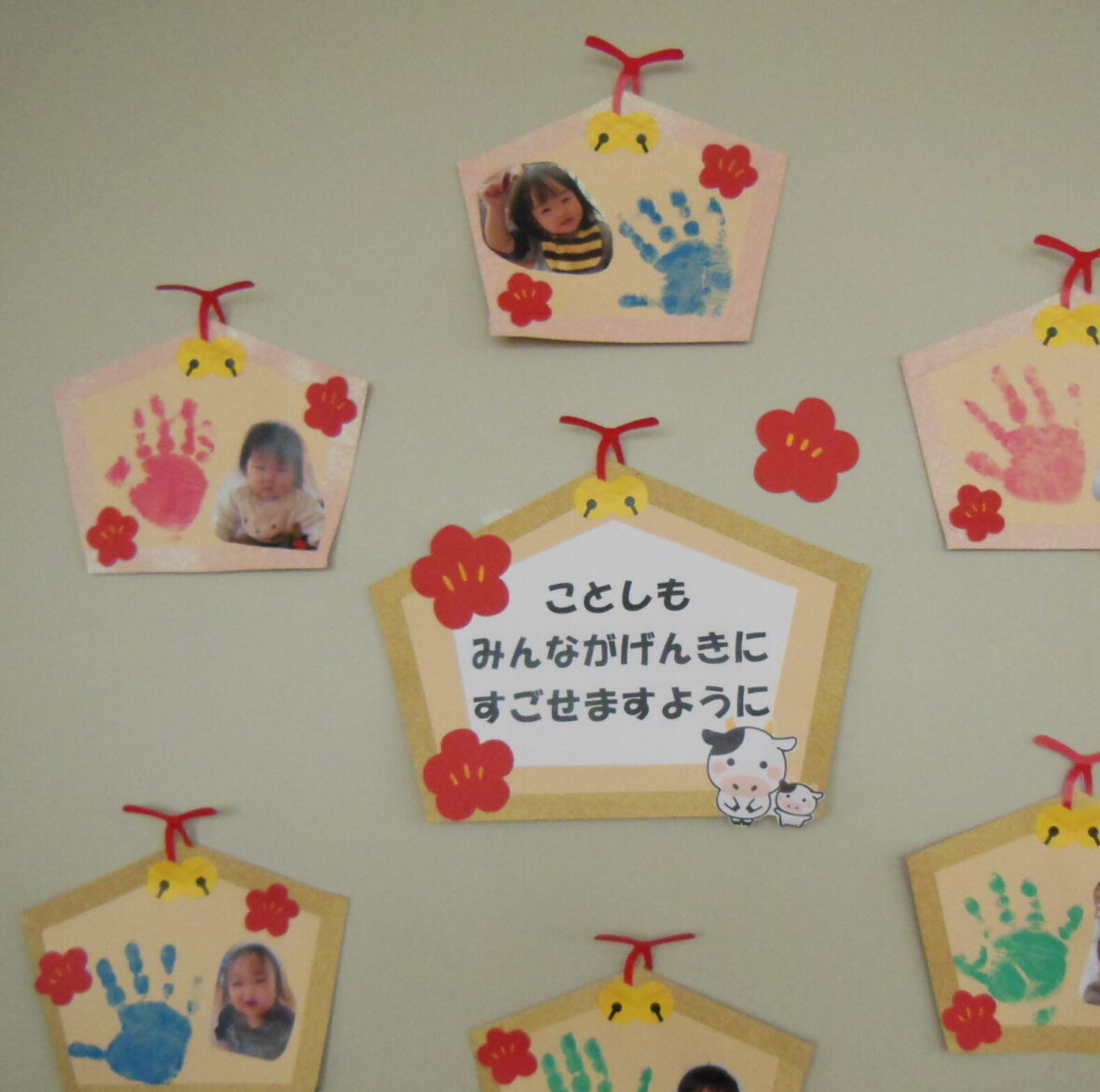 手作りで楽しむお正月の遊びアイデア！ 簡単・福笑い・コマ・おもちゃ保育士くらぶ