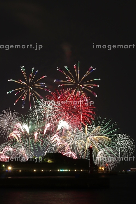大阪府 SUGOI花火「QUEEN花火 2022」大阪舞洲の写真素材92387989- PIXTA