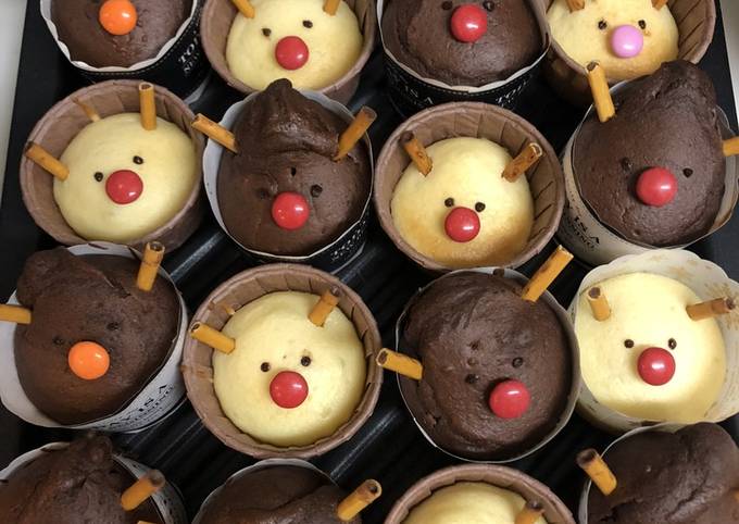簡単に作れるトナカイマフィンの作り方❤️ ・ 角はガーナリップル♡︎ プレッツェルでもいいよ🥨 ・ 混ぜて焼くだけ！材料さえ用意しちゃえば焼くまで5分もかからないよ💓 クリスマスにトナカイマフィンはどうですか？🎄✨ 作ってみてね😊🧡 ・ ・マフィンマフィン