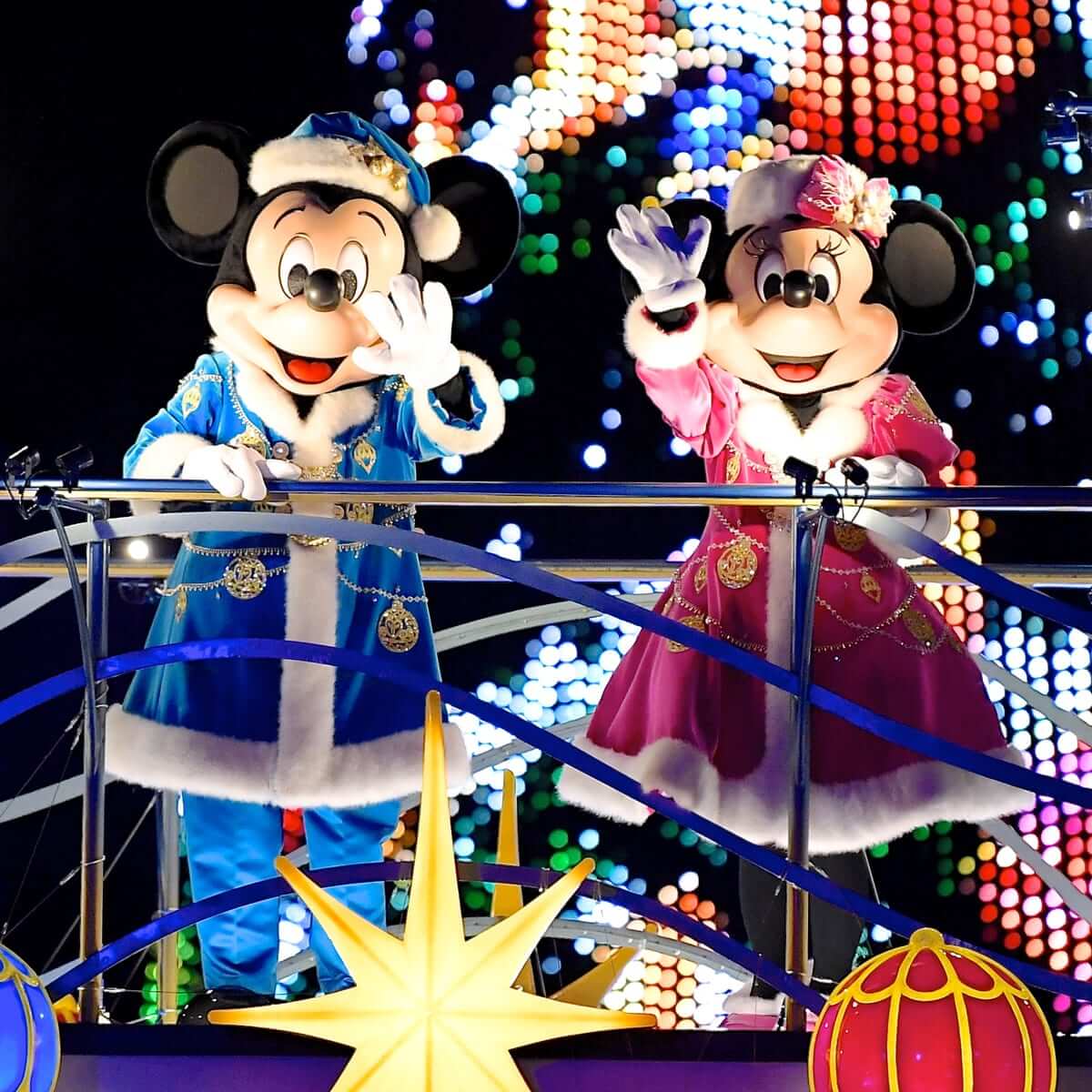 ⠀ ˖⁺⑅୨୧ ୨୧˖⁺⑅ ⠀ 𝐃𝐢𝐬𝐧𝐞𝐲'𝐬 𝐂𝐡𝐫𝐢𝐬𝐭𝐦𝐚𝐬 𝟐𝟎𝟐𝟑🎄✨今日から始まったディズニーのクリスマス🎅 リルリンリンコーデで行ってきました🔔❤️ みんな最強に可愛くて幸せだった😍🫶🏻たくさんの人から可愛いって褒めてもらえて、娘
