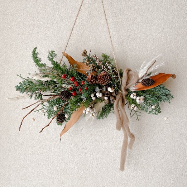 コニファーと木の実の横長スワッグ クリスマススワッグ