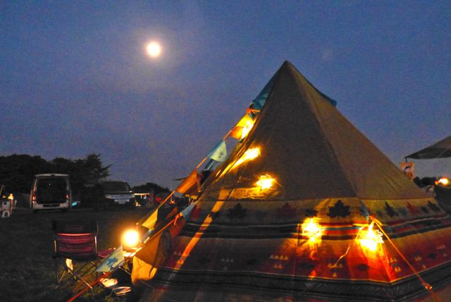 100均ダイソー＆セリア で買えるテント用ロープライトをご紹介！暗い夜のキャンプを安全に！OneCamper