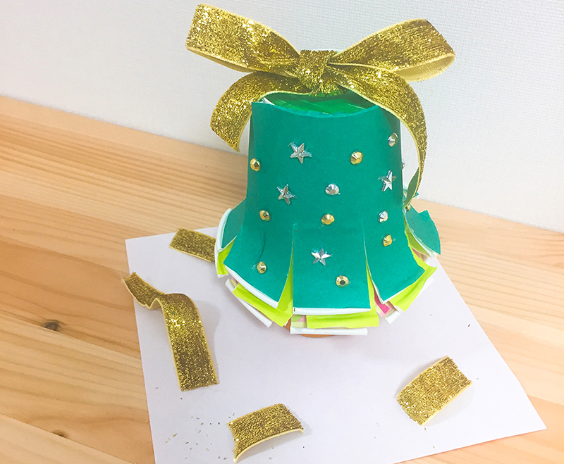 クリスマスを親子で楽しもう！ゲームやアドベントカレンダーなどアレンジ自在に楽しめる、紙コップでつくるクリスマスツリーコモドライフ