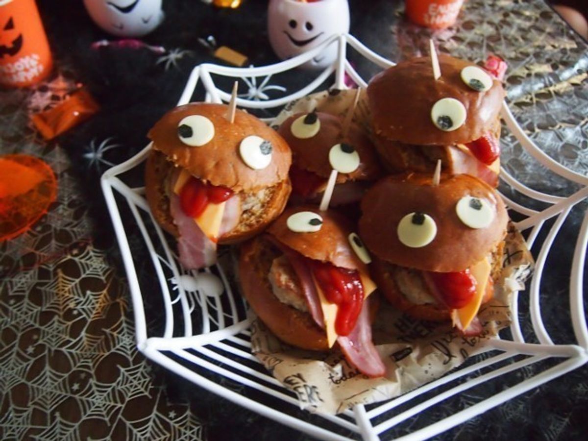 料理だけじゃもの足りない！ハロウィンパーティーのテーブルはどう飾る？おうちごはん