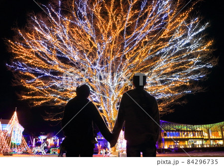 1,132 クリスマス カップル 日本人 Stock Photos, High-Res Pictures, and Images - GettyImages