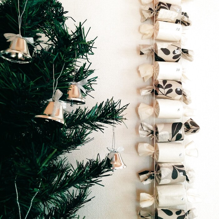 こんばんは🌝 わたこ先生です☆ . 本日は簡単クリスマス装飾のご紹介です🎅☆ 今回はトイレットペーパーの芯で作る☆サンタさん☆トナカイさん☆スノーマン トイレットペーパーの芯で可愛いクリスマスメンバーを作ります🎅🦌☃️♥︎ . トイレットペーパーの芯に折り紙を