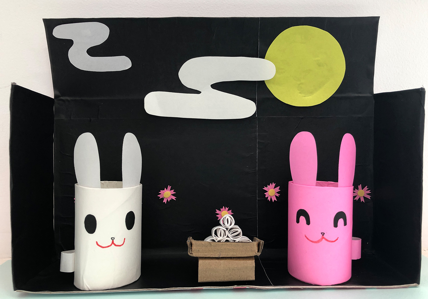 お月見の壁面製作に ふわふわ&立体感がかわいい「お月見うさぎ」季節の工作アイデア集- こうさくポケット