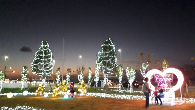 ソーラークリスマスツリーライト ¨C アイアンアート銅線屋外スターライト ガーデン、芝生、パティオ