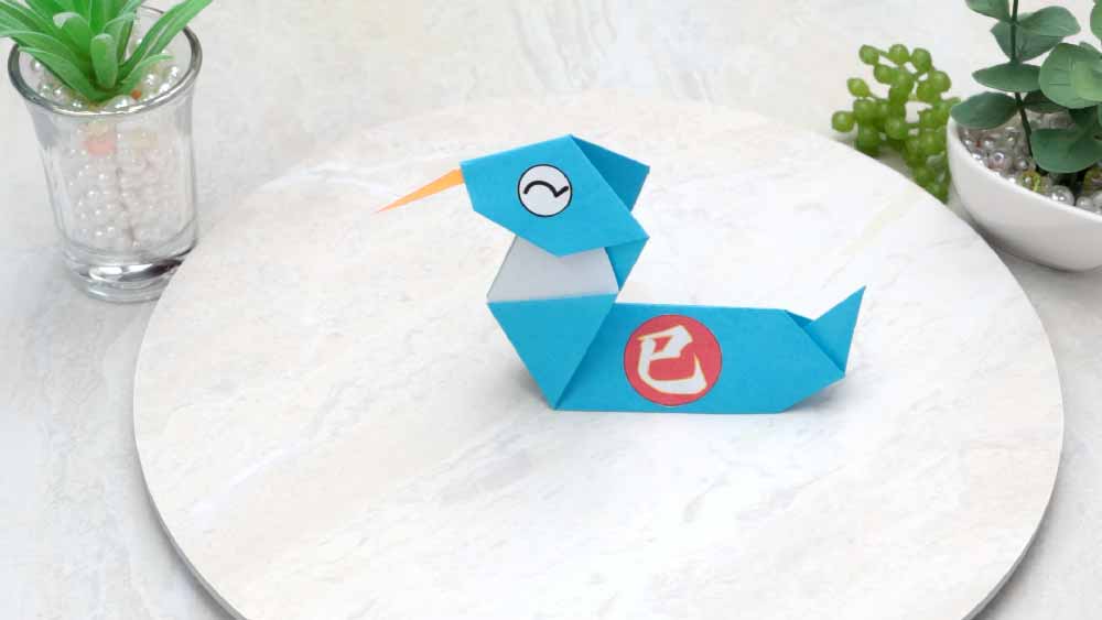 2025年巳年 カミキィさんの干支シリーズ毎年楽しいです😊 ヘビさんは可愛いドット柄で明るくしました♪ 折り紙で鱗模様をチョイスしたらめっちゃリアルで子供とこわい笑となり、ミニヘビさんは入れるのをやめて、つばきだけでまとめました☺️折り紙origamiカミキィ