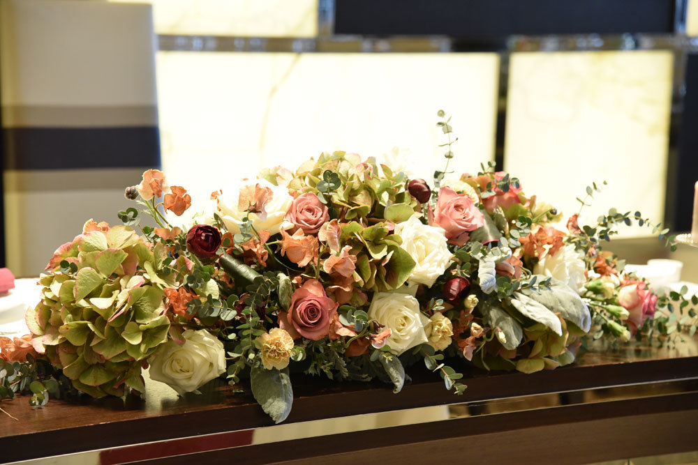 秋の結婚式に♡くすみカラーがおしゃれな装花10選 今週のスタスナ omotte magazine fromANNIVERSAIRE記念日にまつわるマガジン