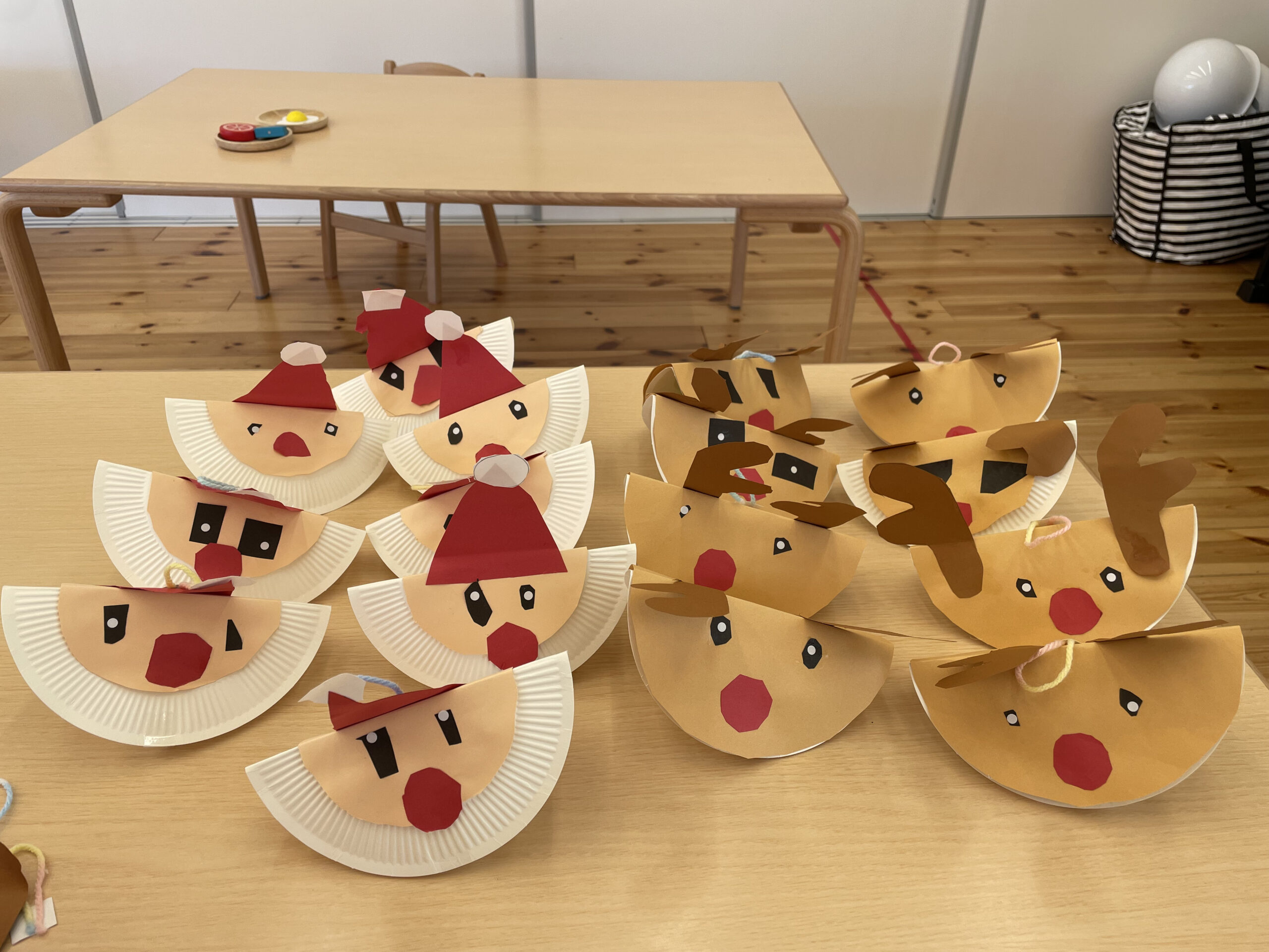 クリスマスツリー飾りにピッタリ！紙コップのベル 手作り楽器製作 保育士・幼稚園教諭のための情報メディア ほいくis ほいくいず