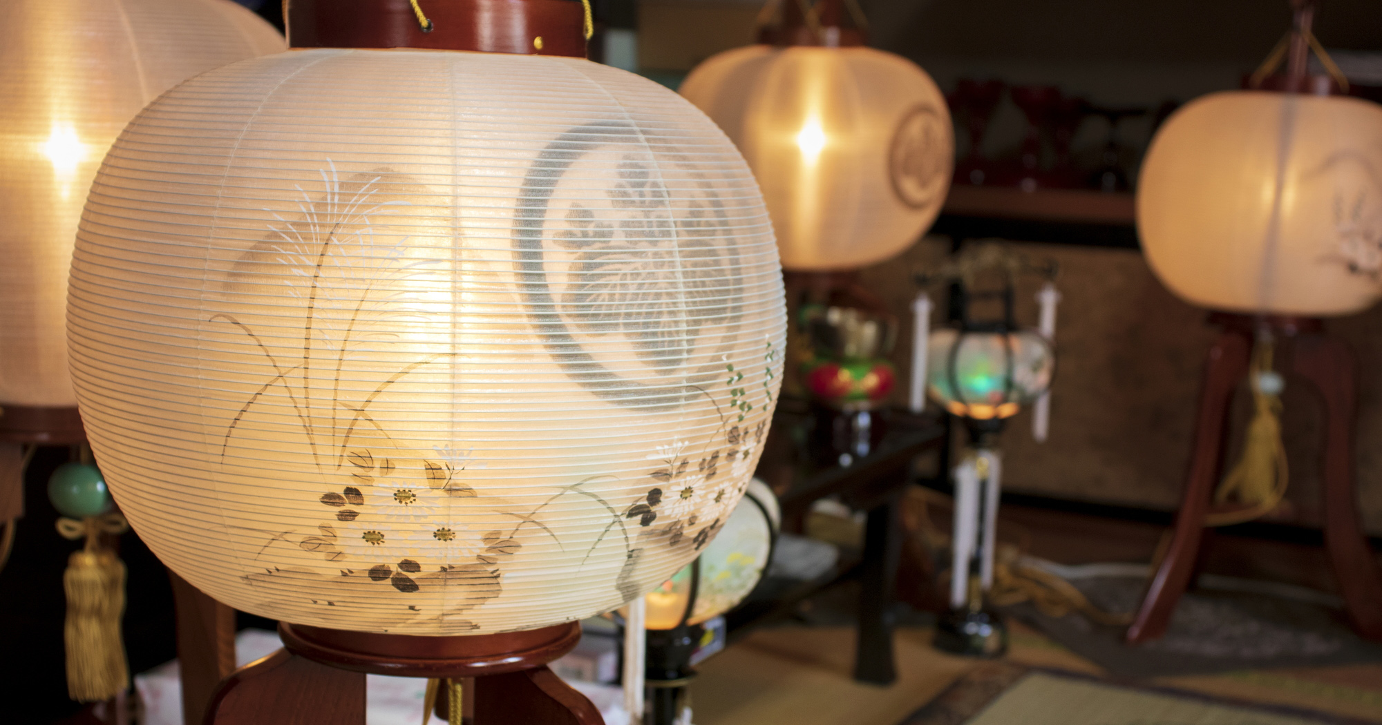 葬儀～三回忌頃まで使用する灯篭・提灯とはの葬儀・家族葬なら家族葬の花水木