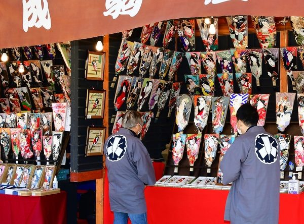 美しい羽子板のはじまりと文化。邪気を払い縁起をもたらす羽根つき遊びとは住まいの本当と今を伝える情報サイト LIFULL HOME& 039;SPRESS