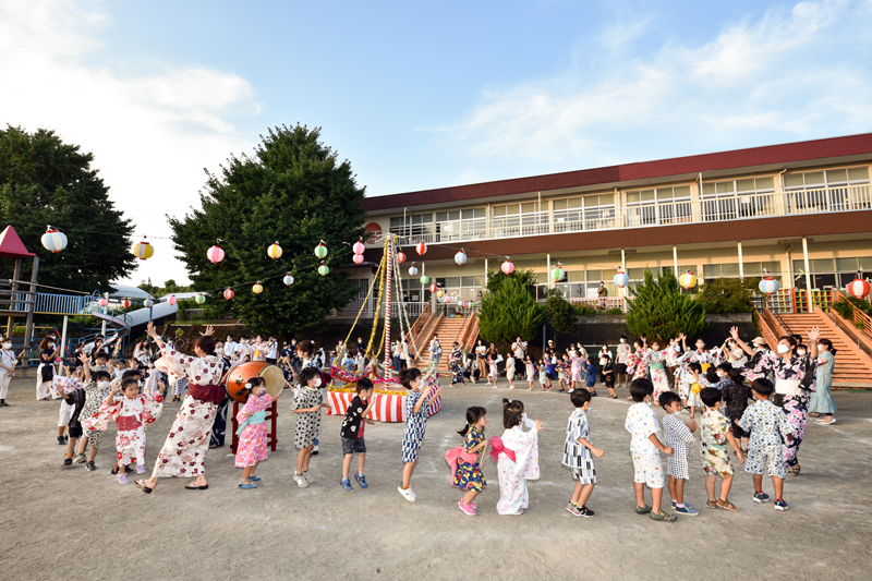 年長さんが「夕涼み会ごっこ」を実施！おみこしを担いだりしました