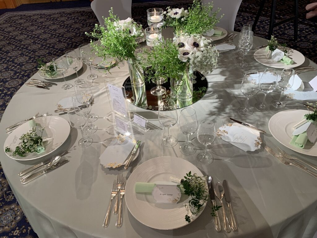 34 件の「テーブルコーデ」や「ウエディング テーブル」のアイデアを見つけましょうテーブルコーディネート 結婚式、結婚式 テーブル、ウェディングなど