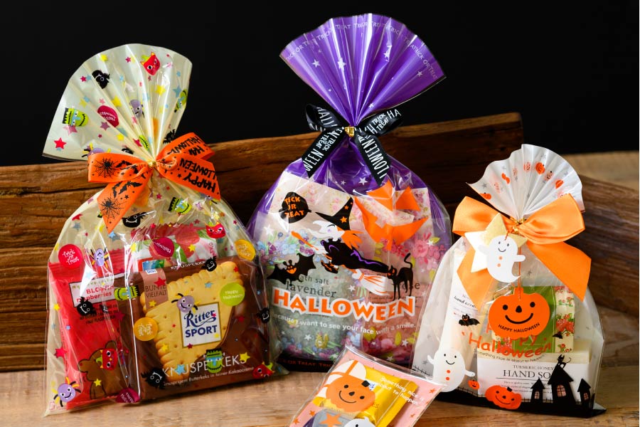 カルディでハロウィン お菓子を簡単ラッピング！「吊り下げ菓子」風アレンジ：valoさんのかわいいもの探し23ファッション雑誌『リンネル』の読みもの
