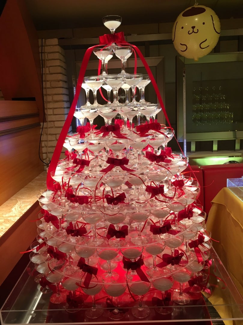 マリーちゃんタワー！！かわいいでしょ😊リボンもいい感じです🎀 あんまり男性の方にタワーを褒められることないんだけど、タワーの設置中に黒服さんに「 かわいい！」って言われて嬉しかった笑 ピンクと白でおしゃれキャットなマリーちゃんにぴったりのタワーになりました