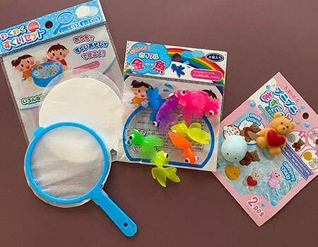 100均でそろう！ 高クオリティなおうち縁日🌟今回ご紹介するのは、おうち縁日の準備方法です🏮 どれもSeriaやDAISOで買いそろえられます！--------------------------------------------------- ☑準備するものリスト・すだれ お写真のものは74cm×90cm