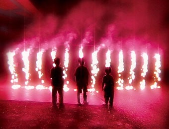 ナイアガラの滝で毎晩花火が上がる🎇ナイアガラの滝では5月17日～10月14日の間、毎日22:00に壮大な花火が打ちあがります✨ぜひナイアガラ に宿泊して、迫力のある花火とナイアガラの滝のコラボレーションをお楽しみください🥰https:www.destinationontario.com ja-jp