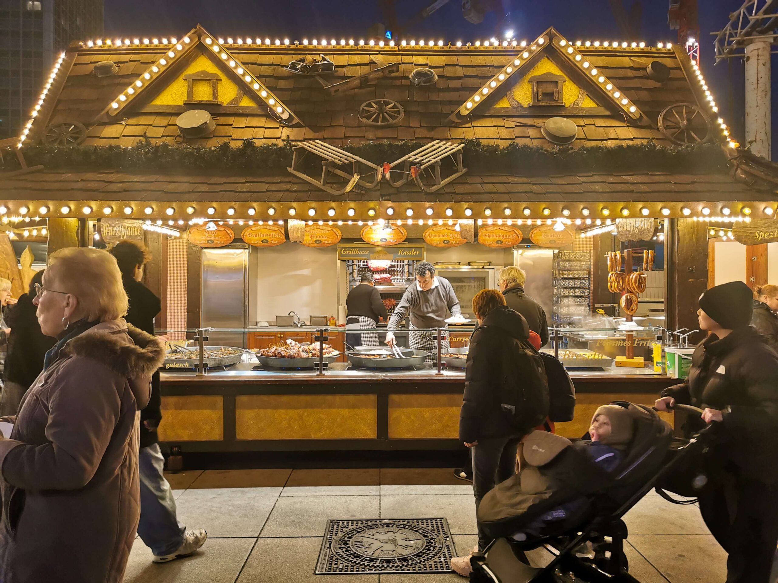 日本でも盛り上がりを見せる「クリスマスマーケット」が、サーブコープオフィスの近くでも開催！ - サーブコープブログ