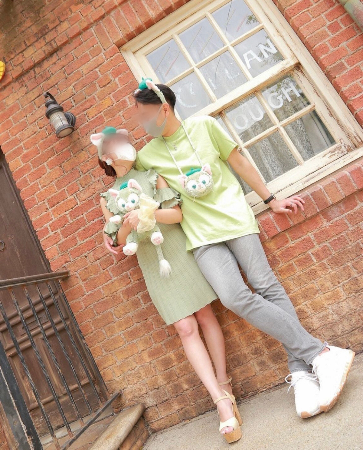 隠れミッキー初めて見つけれた🐭🔎🌟 · ·birthdaydisneydisneyseadisneyphoto隠れミッキーバースデーディズニーディズニーディズニーシーディズニーコーデ冬ディズニーアリエルカチューシャcoupleカップルカップルコーデペアルック