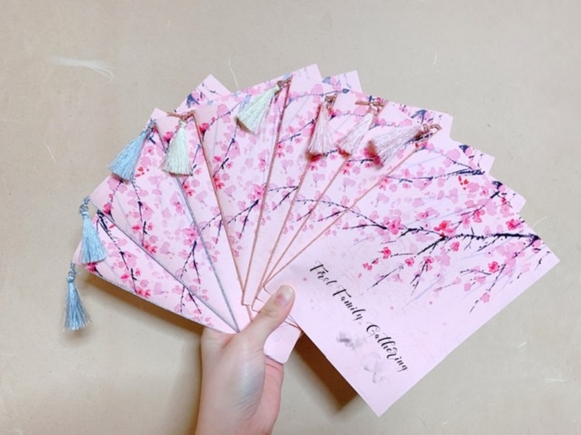 顔合わせしおり遂に完成👏✨ . とても苦戦したので、ここに残す！笑 私は、パワーポイントで作成しました。 使ったフォントは@archdaysから参考にしてダウンロードしました。 イラストはメインは @archdays_weddings 「linustock」から引用しました🌿 特に