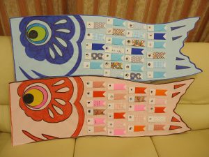 もうすぐ子どもの日ですね 利用者さんとこいのぼり を作りました鯉のぼりモビールこどもの日 の飾り付け5月の折り紙5月の工作こどもの日モビール極楽の里の日々手仕事やりたいことがやれる場所名古屋市名東区デイサービス極楽の里デイサービスの
