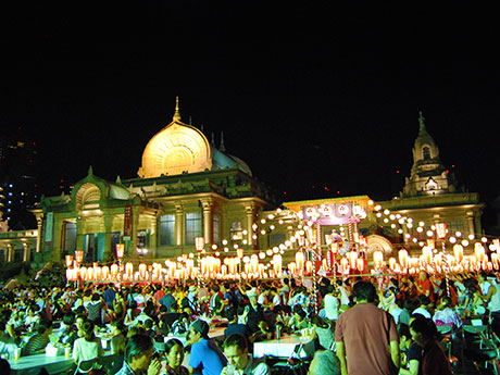 築地本願寺盆踊り大会。 浴衣を着るようになってから夏のお祭り参加することが確実に増えている。浴衣