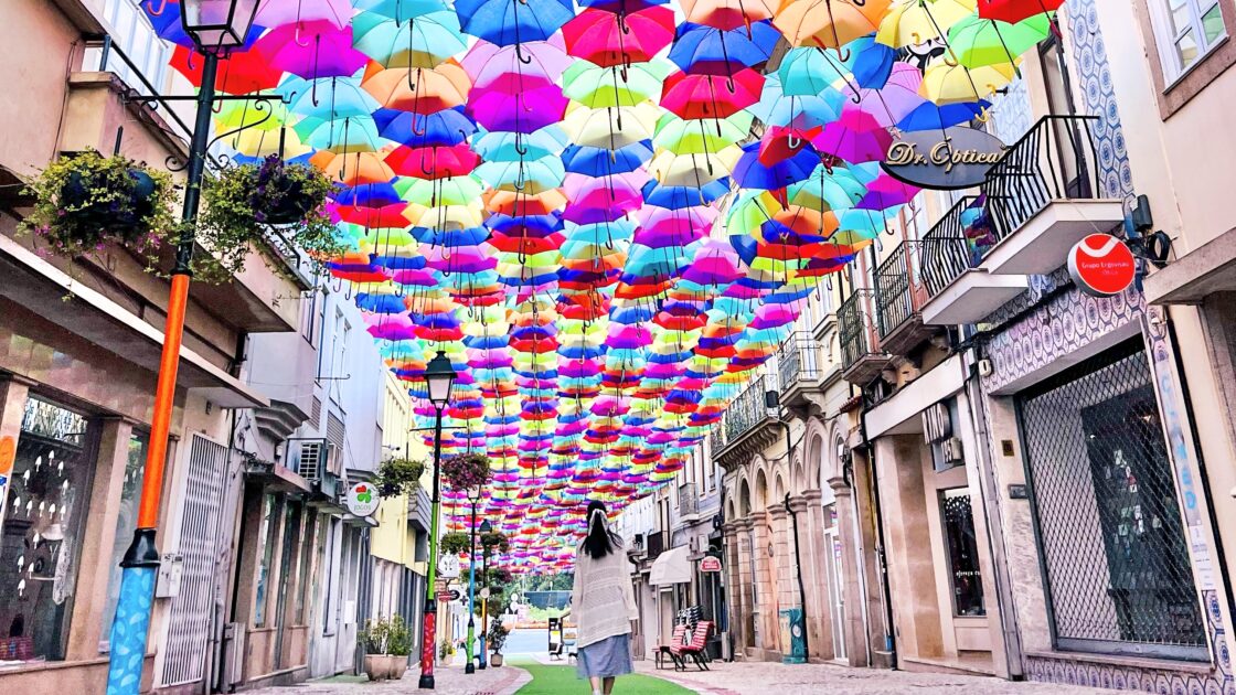 アンブレラ祭り ポルトガルの傘祭がカラフルで可愛いすぎる♡aumo アウモ