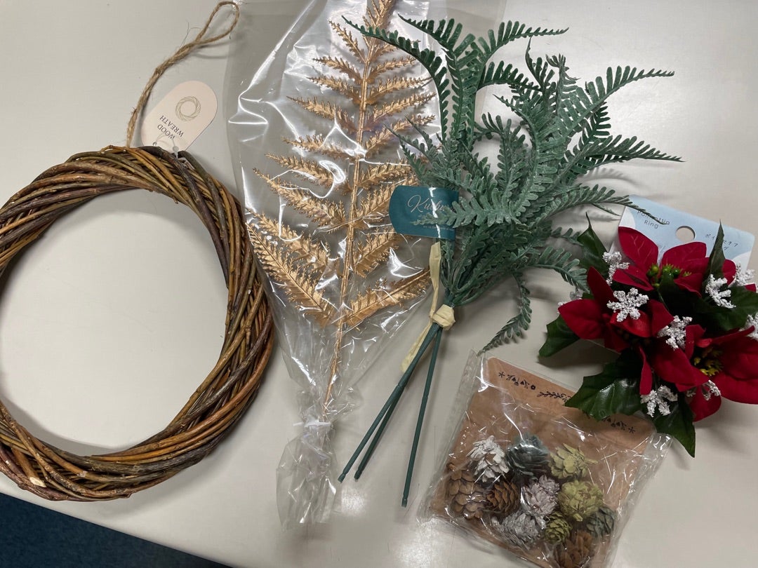 100均DIY シンプルで大人っぽいクリスマスリースの作り方 クリスマスリース手作り 100均クリスマスリース