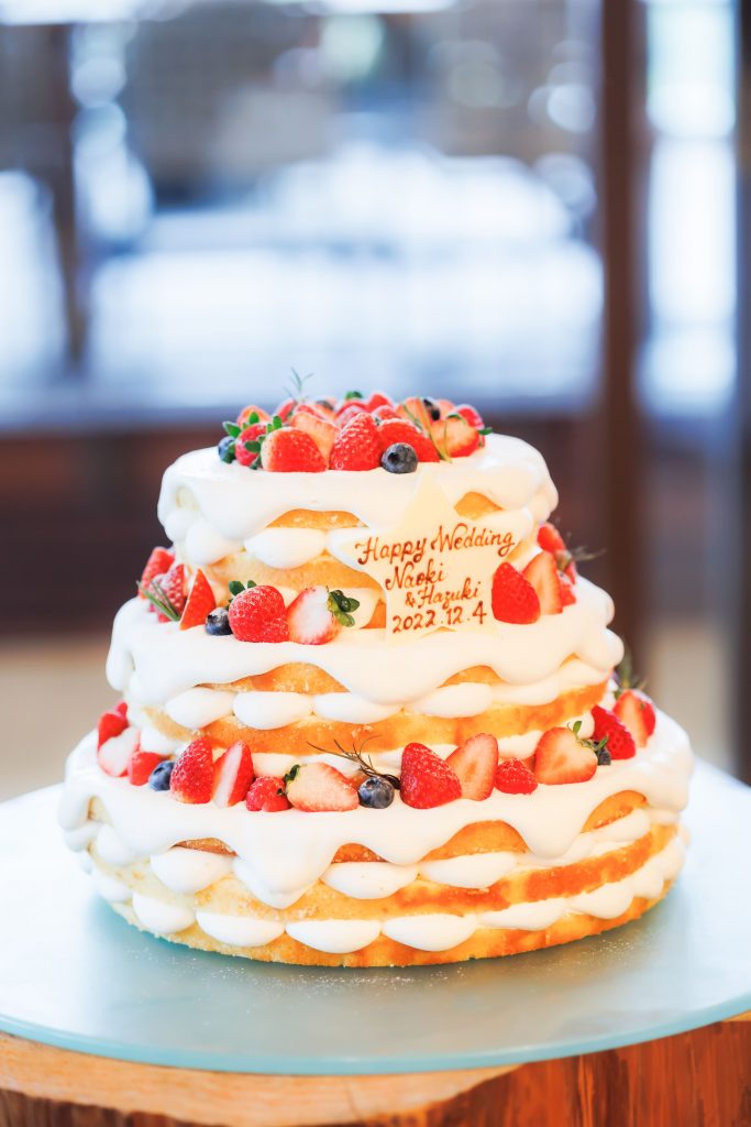 ウェディングケーキの新定番。シンプルなホワイトケーキ実例８選ARCH DAYS