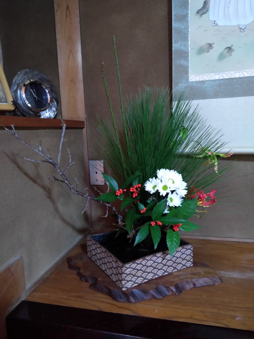 お正月の花を花器に合わせて気軽に愉しく『しつらえる』コツ