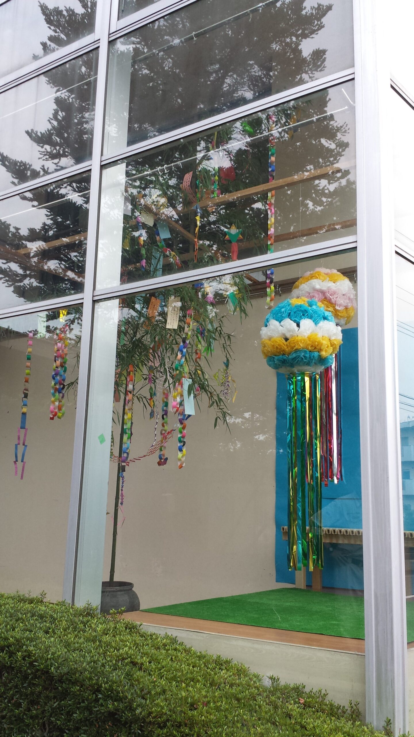 仙台七夕の吹き流しをミニサイズで - 虹のストライプ