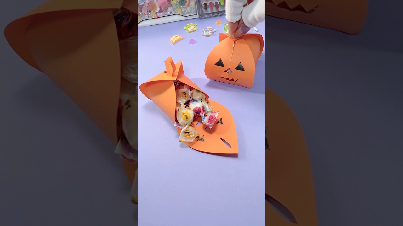ハロウィンお菓子のお裾分け。この時期、スーパーにはかわいいお菓子がたくさんありますね♪🎃🎃🎃ハロウィンのラッピングはリボンを組み合わせるのが楽しい〜 ^^ハロウィンお菓子ハロウィンギフトハロウィンのラッピングお菓子のラッピングスイーツラッピング