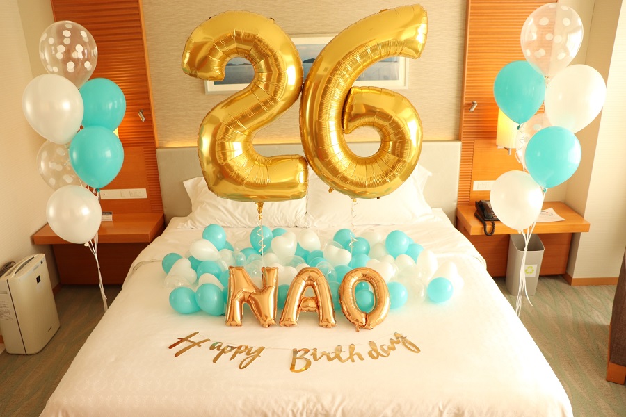 ホテルで誕生日の飾り付けに許可は必要？最適なサプライズのタイミングと片付けについても解説 - You Times