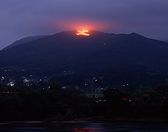 火を灯すまでの道のり：五山送り火、大文字山での貴重な体験とこみゆき