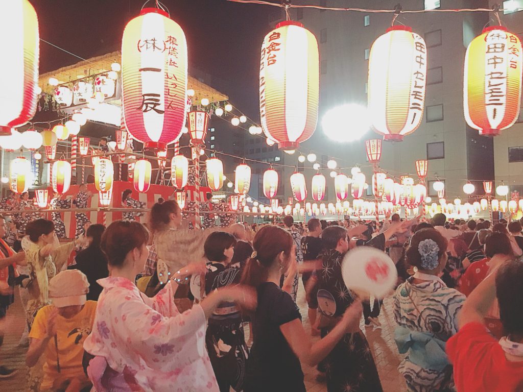 築地本願寺盆踊り大会。 浴衣を着るようになってから夏のお祭り参加することが確実に増えている。浴衣