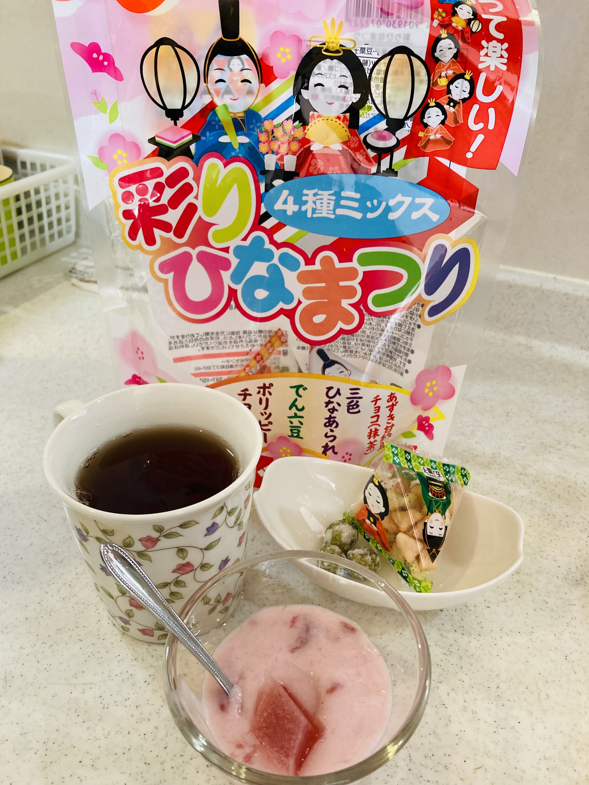 可愛いひな祭りスイーツの作り方を公開中