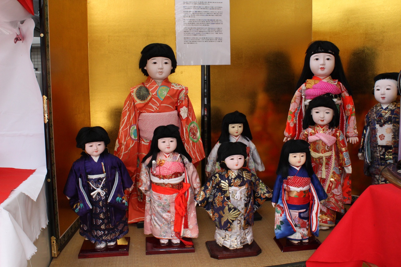 京都のおひなさんの飾り方 ～美しきプライドと花の謎を知る～ - Kyoto Love. Kyoto 伝えたい京都、知りたい京都